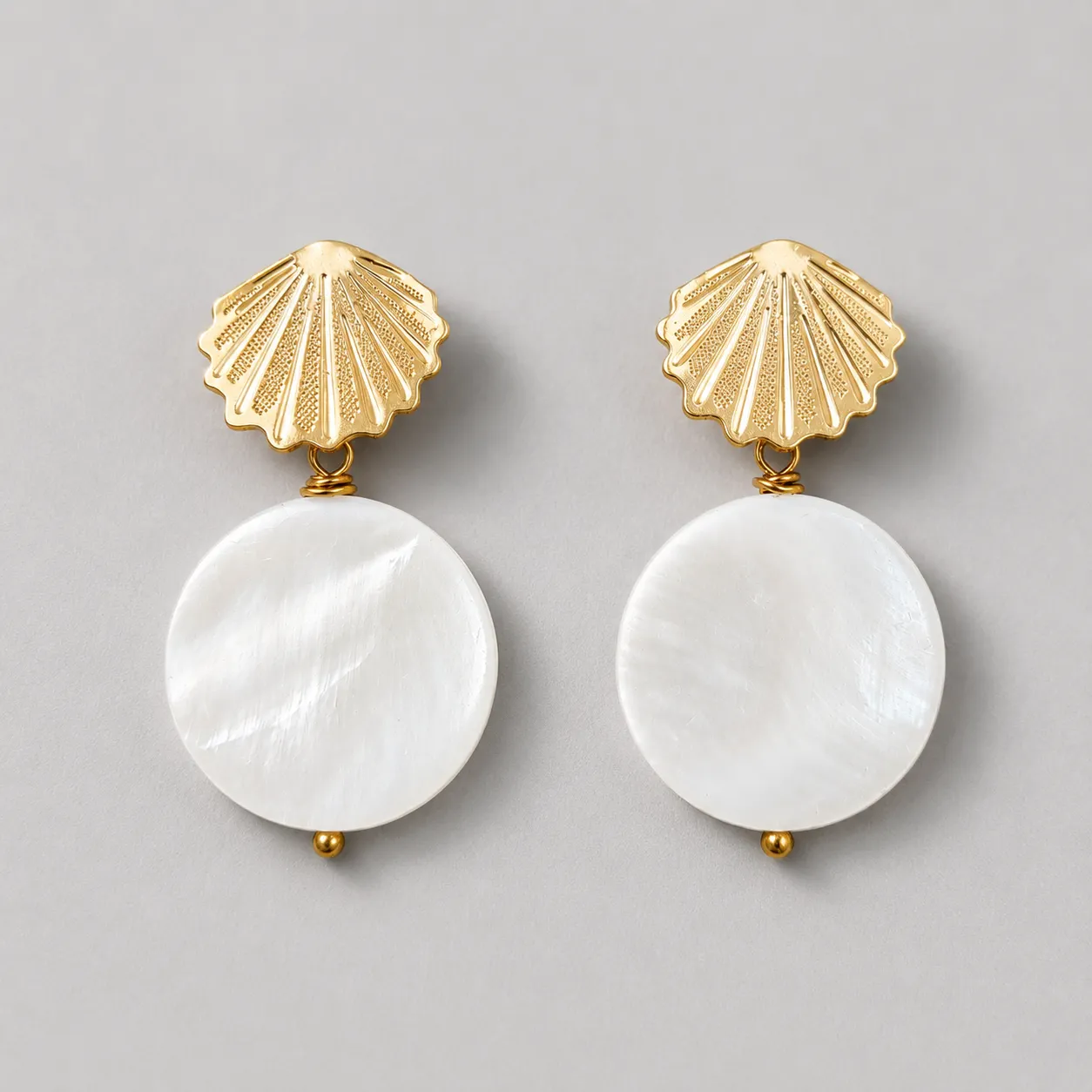 golden shell – mother of pearl disc earrings (1) golden shell – mother of pearl disc earrings (1)