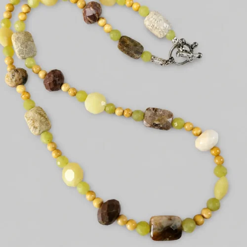 brown fossil coral and green quartz necklace with toggle clasp (3) xnc