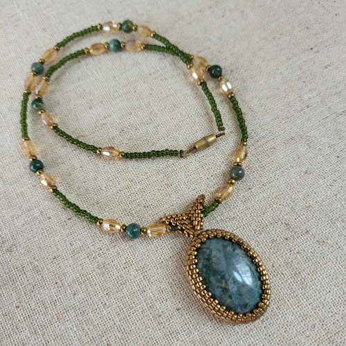 Rainforest necklace with green agate