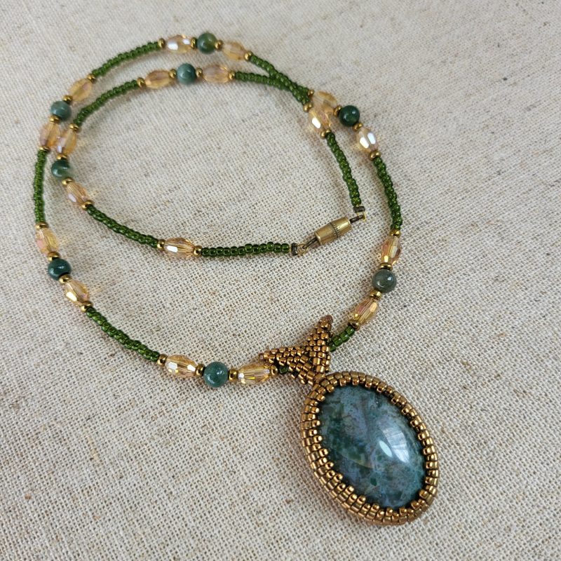 Rainforest necklace with green agate